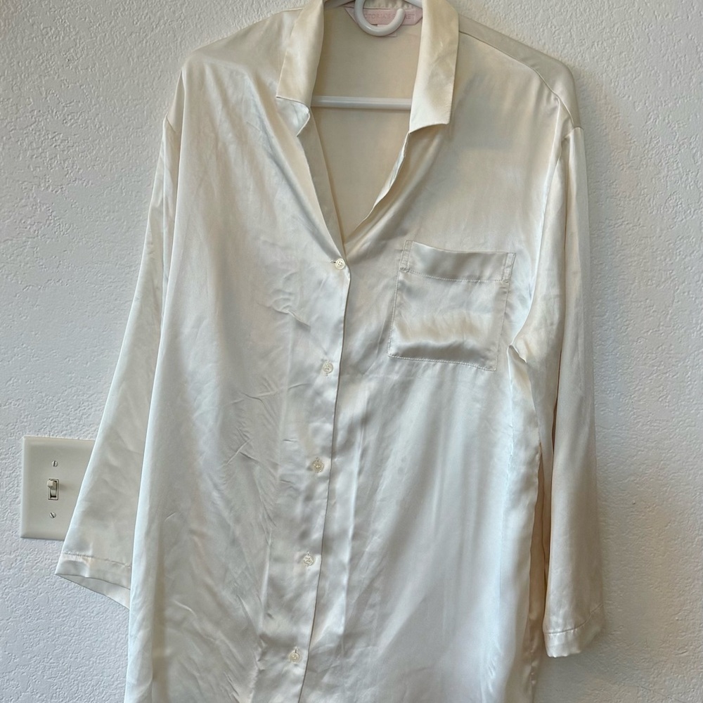 Victoria's Secret Ivory Satin loungewear sleep shirt button up women’s size M